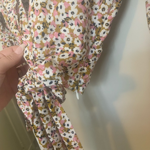 Cropped faux wrap top - Picture 4 of 5